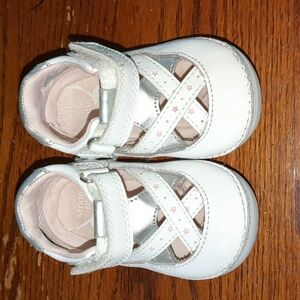 Stride rite leather White & Pink Baby girl Shoes size 5m lots of life left.